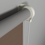 Рулонная штора «Moncada» ø38 фурнитура Белая. Ткань коллекции «Плэин» Silver  Blackout Какао