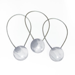 Магнит для штор «Агат» ø4,5 см для легкого и среднего веса штор с металлическим тросом 30 см (Серо-белый)